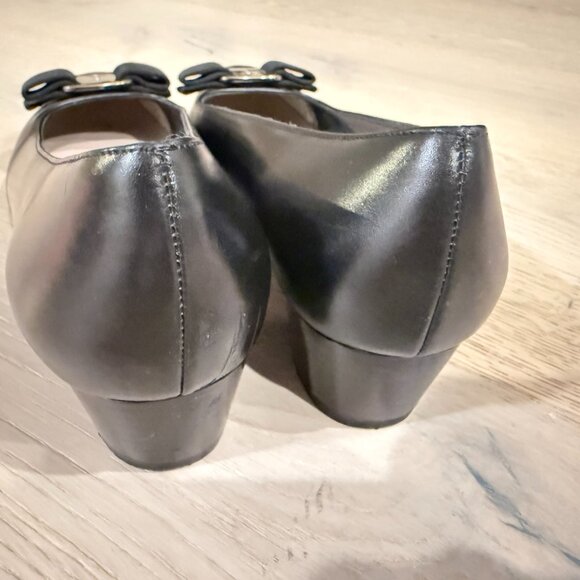 Ferragamo black vara pump - Picture 5 of 13